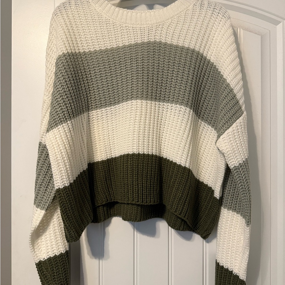 Moon & Madison White and Green Crew Neck Sweater